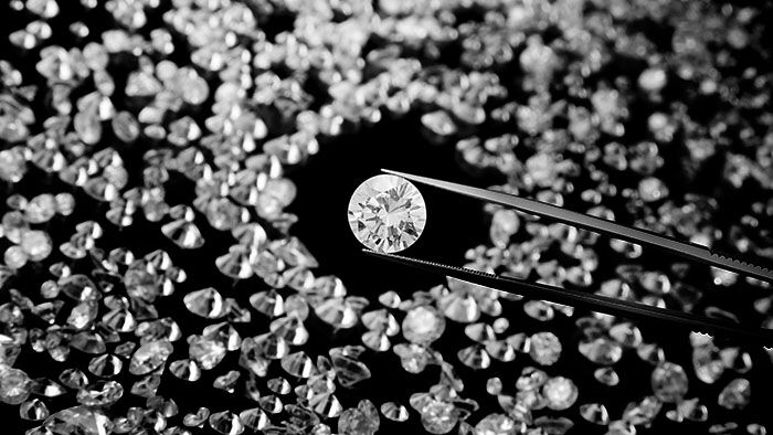 Learn How to Buy a Diamond with the GIA Diamond Buying Guide